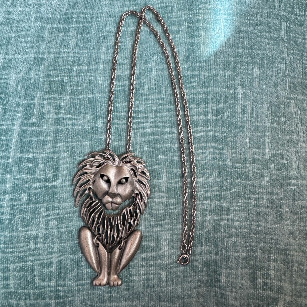 Vintage MCM Articulated Pewter Lion Pendant on Chain - Picture 8 of 10